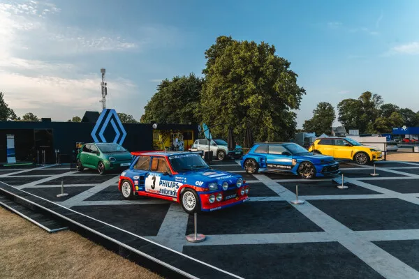 Renault 5 Turbo 3E a subir a rampa de Goodwood