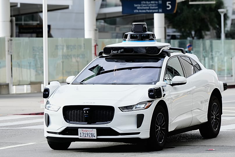 Robotáxi Waymo em circulação nos Estados Unidos