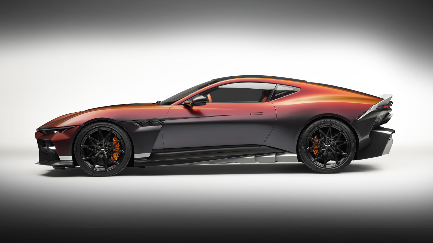 Aston Martin Valen traseira
